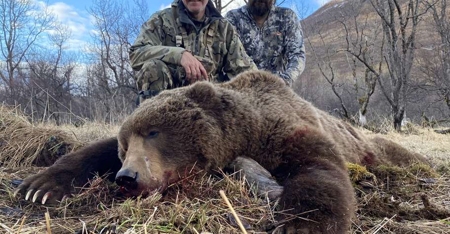 Kodiak Brown Bear Spring hunt -cabin