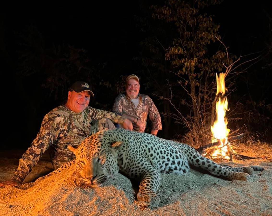 Late Season Leopard Safari Special / Matabeleland North, Зимбабве -  BookYourHunt.com