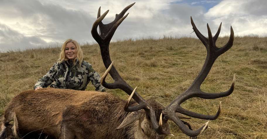 Red Stag Hunt - Up to 350"