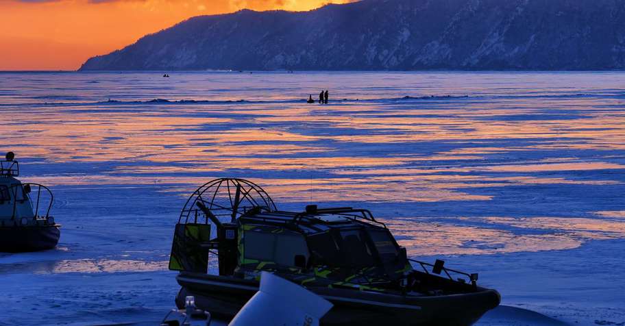 Autumn Lake Baikal Brown Bear Hunting