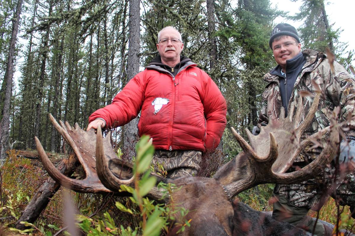 MOOSE HUNT / Alberta, Canada - BookYourHunt.com