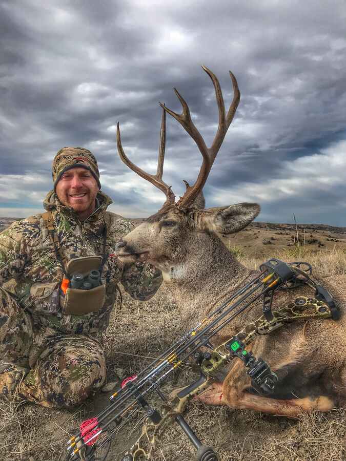South Dakota Mule Deer Hunt selfguided / South Dakota, United States