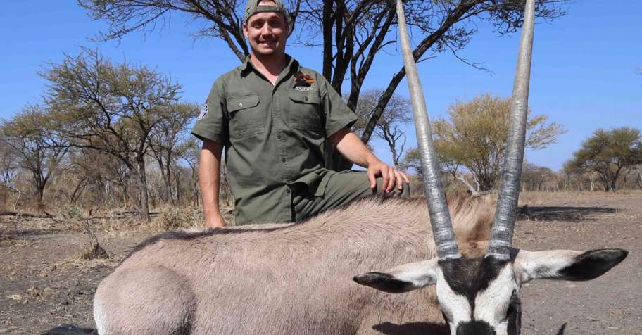 8 Nights / 7 Species (incl. Gemsbuck)1x1