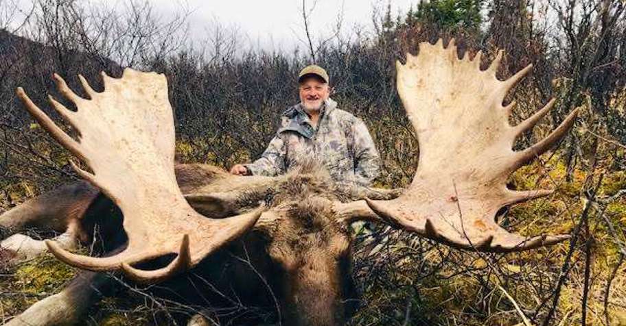 Alaska Yukon Moose hunting trips - BookYourHunt.com