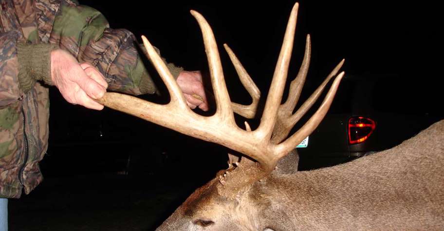 OFF GRID CABIN WHITETAIL Bow or Rifle